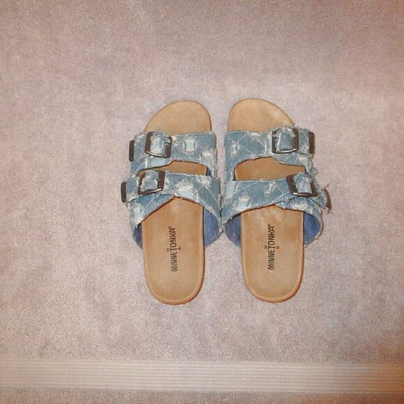 Minnetonka PATCHWORK Denim Size 7 SANDALS Slide FRINGE Padded SLIP ON Buckle - Picture 1 of 9